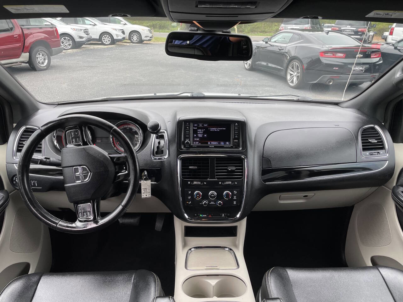 Used 2019 Dodge Grand Caravan SXT image 11