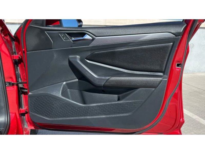 Used 2023 Volkswagen Jetta SE image 17