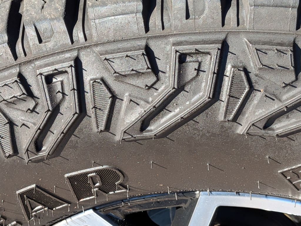 Used 2024 GMC Canyon AT4X image 10