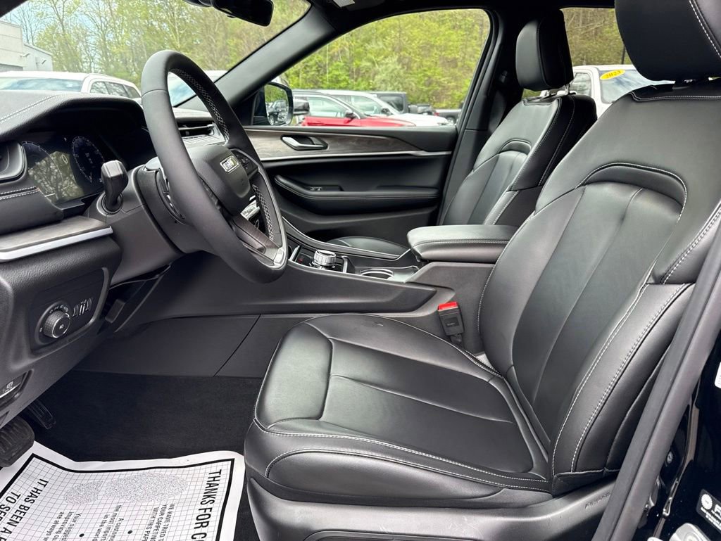 Used 2026 Jeep Grand Cherokee Limited AWD/4WD image 9