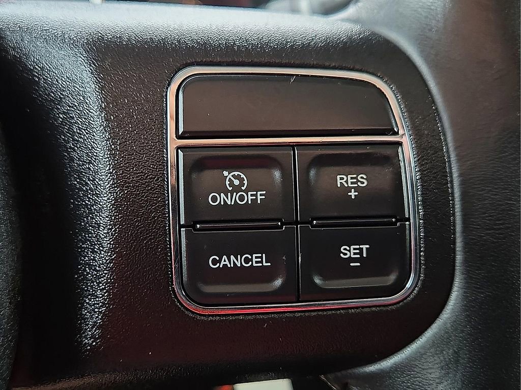 Used 2018 Jeep Wrangler Unlimited Sahara w/ Connectivity Group image 17