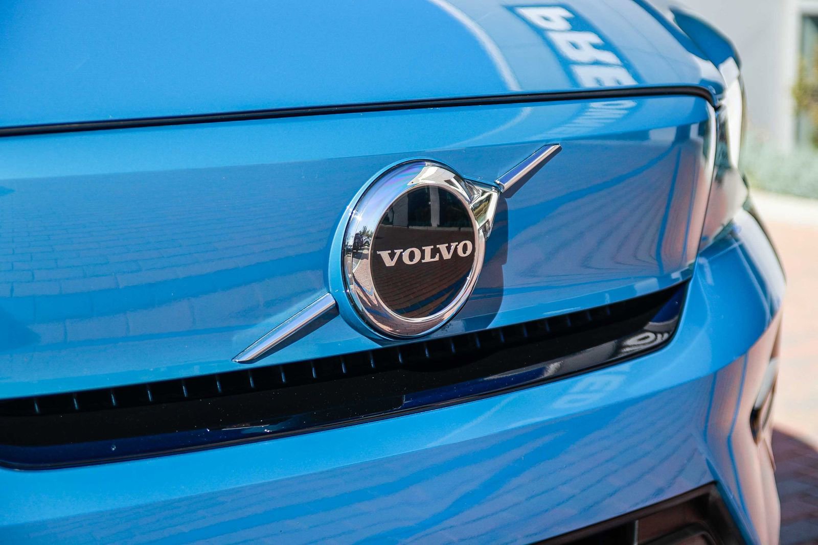 Used 2023 Volvo XC40 Recharge Core image 12