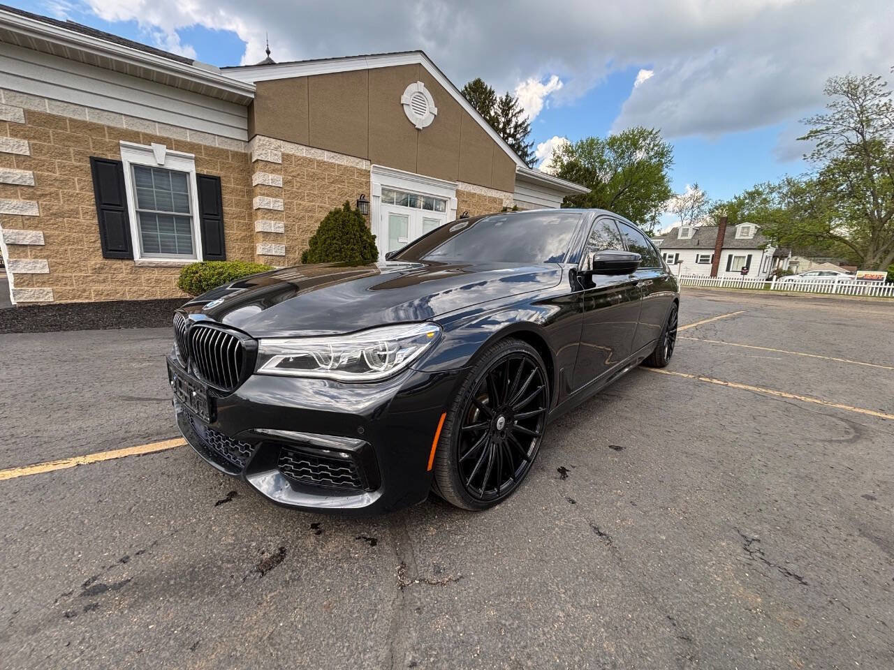 Used 2018 BMW 750i xDrive AWD/4WD image 1