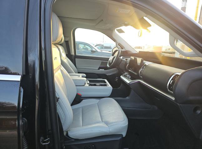 Used 2025 Ford Expedition Max Platinum image 3