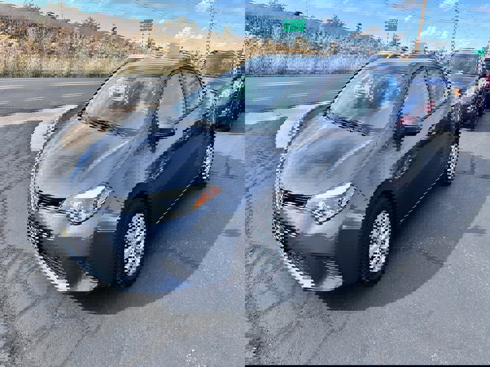 Used 2015 Toyota Corolla LE image 2