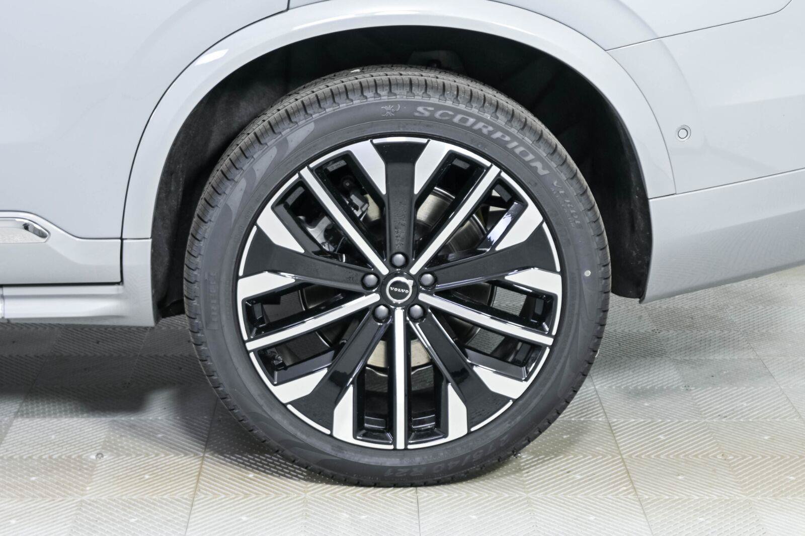 New 2026 Volvo XC90 B6 Plus w/ Protection Package Premier AWD/4WD image 38