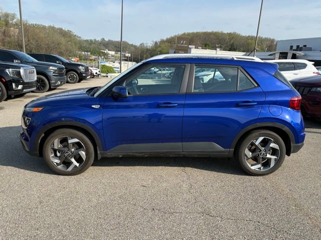 Used 2023 Hyundai Venue SEL image 2