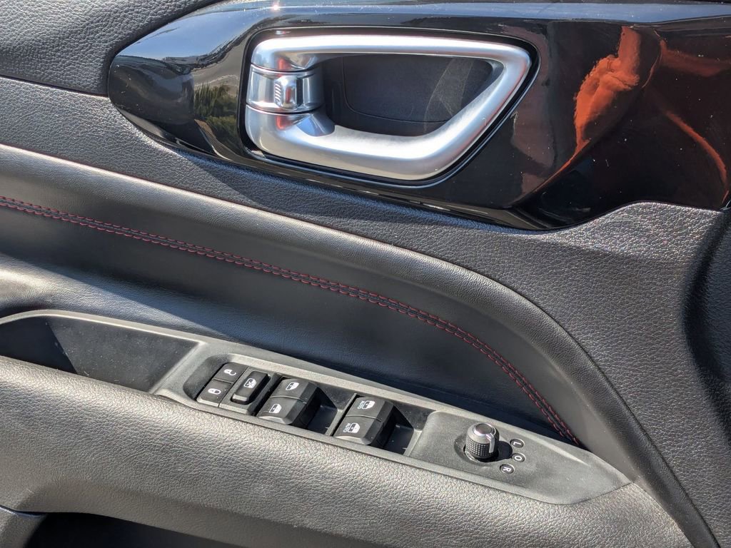 Used 2025 Jeep Compass Trailhawk AWD/4WD image 13