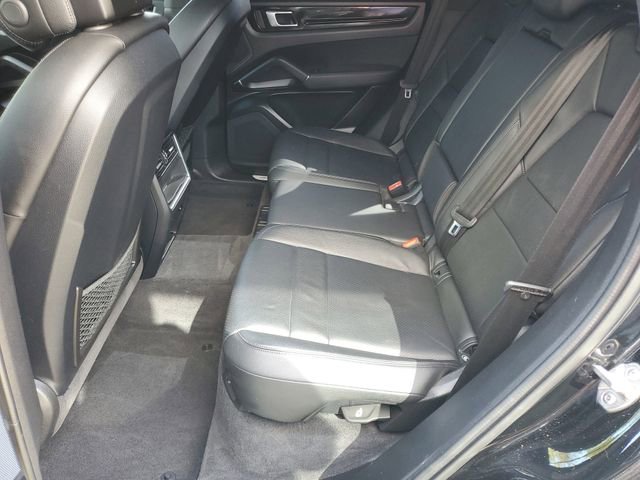 Used 2022 Porsche Cayenne Platinum Edition image 33