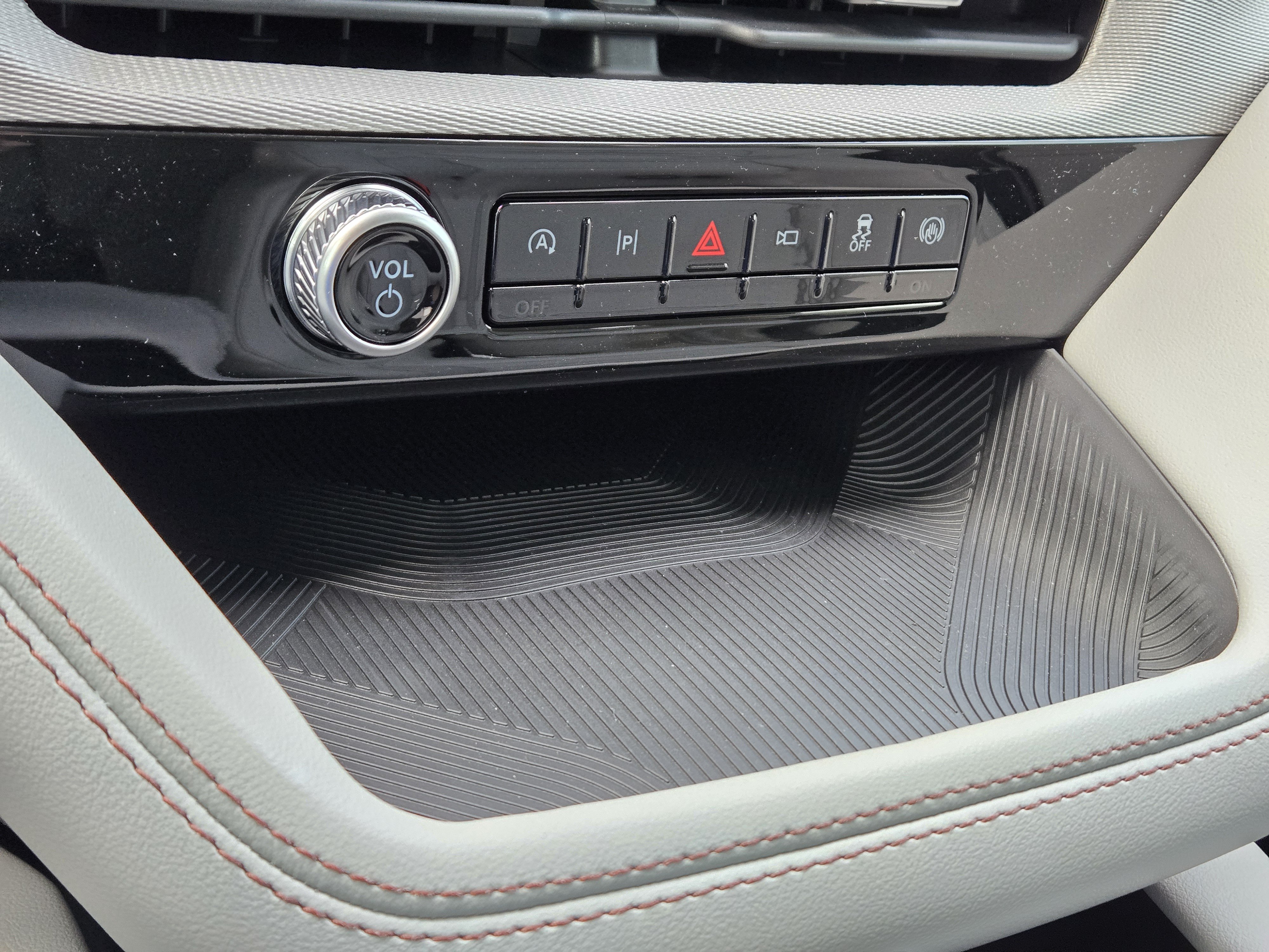 New 2026 Ford Explorer Active w/ Active Comfort Package RWD image 31