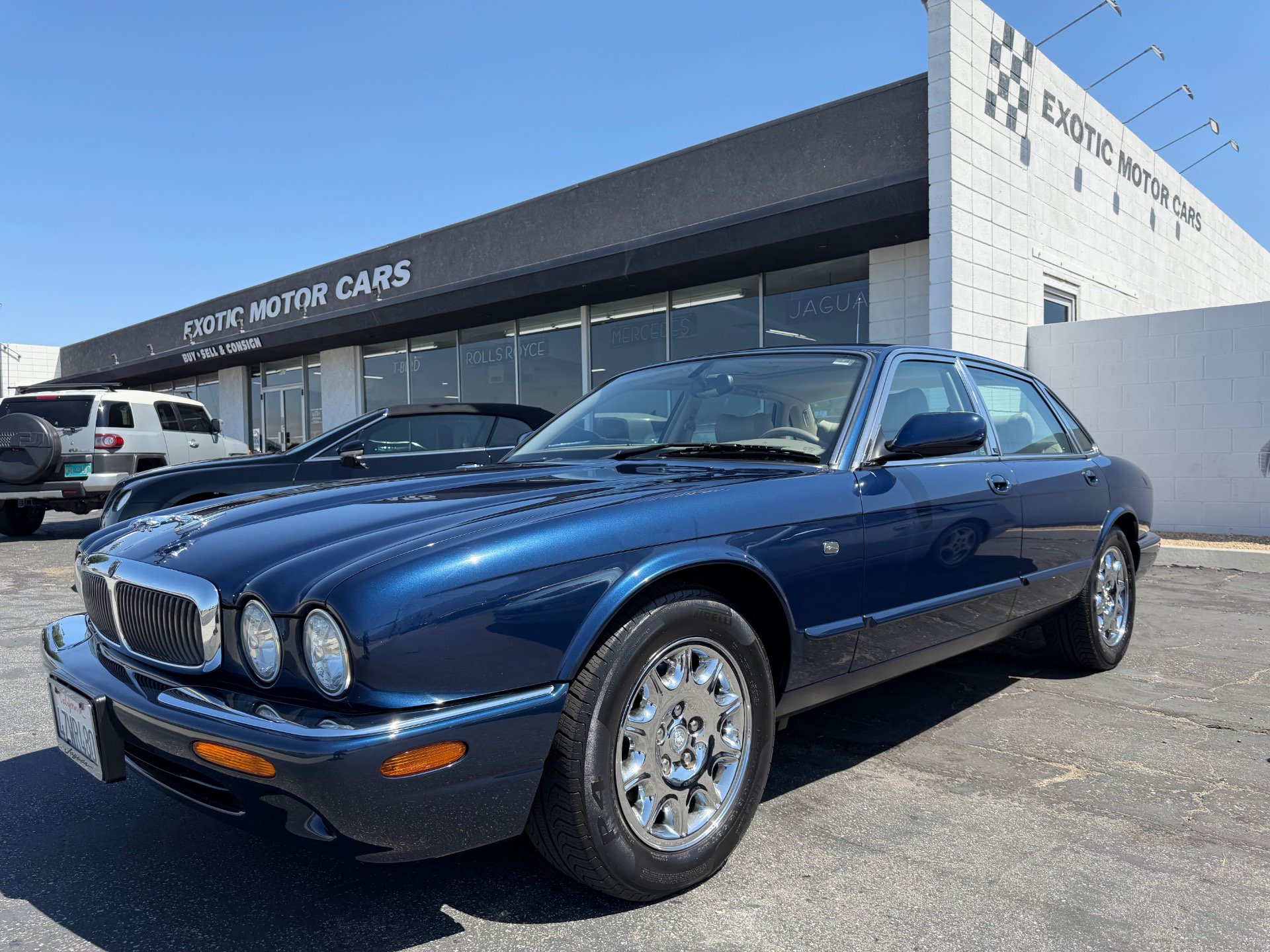 Used 2000 Jaguar XJ8 RWD image 1