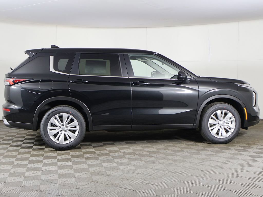 New 2026 Mitsubishi Outlander ES FWD image 17