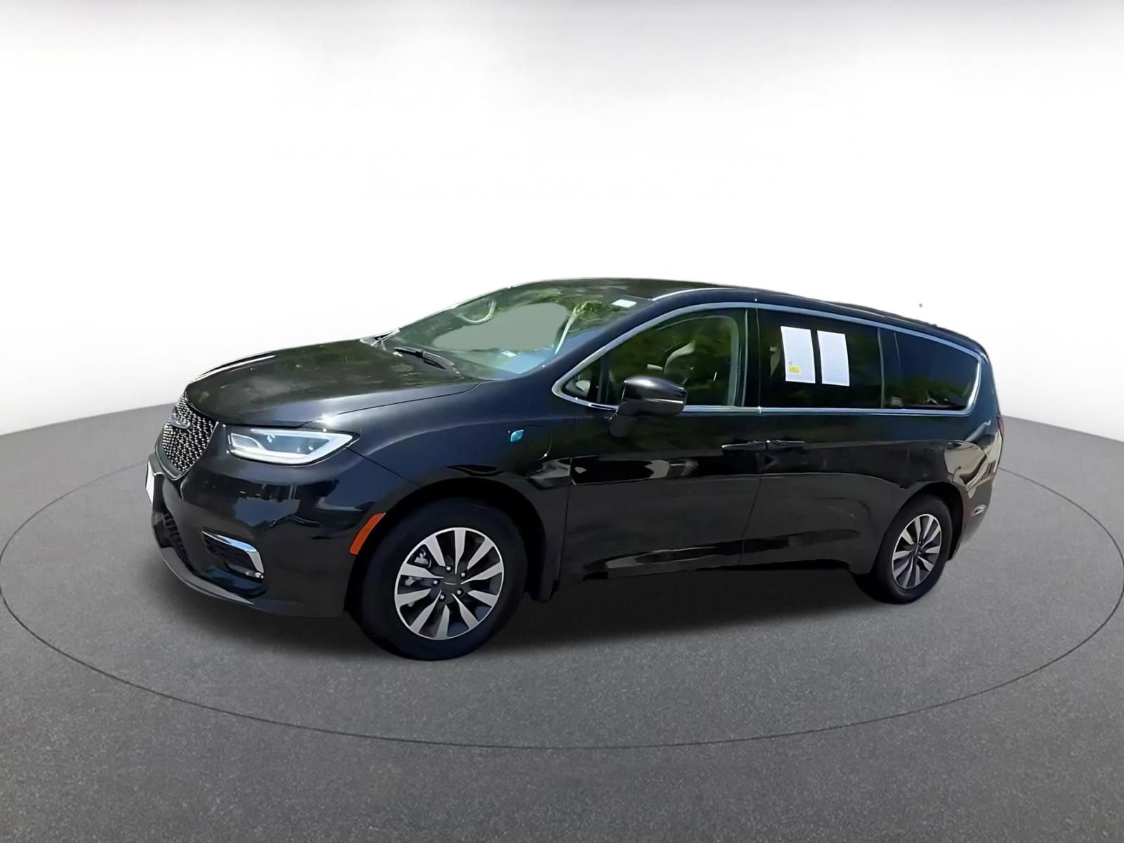 Used 2023 Chrysler Pacifica Touring-L FWD image 8
