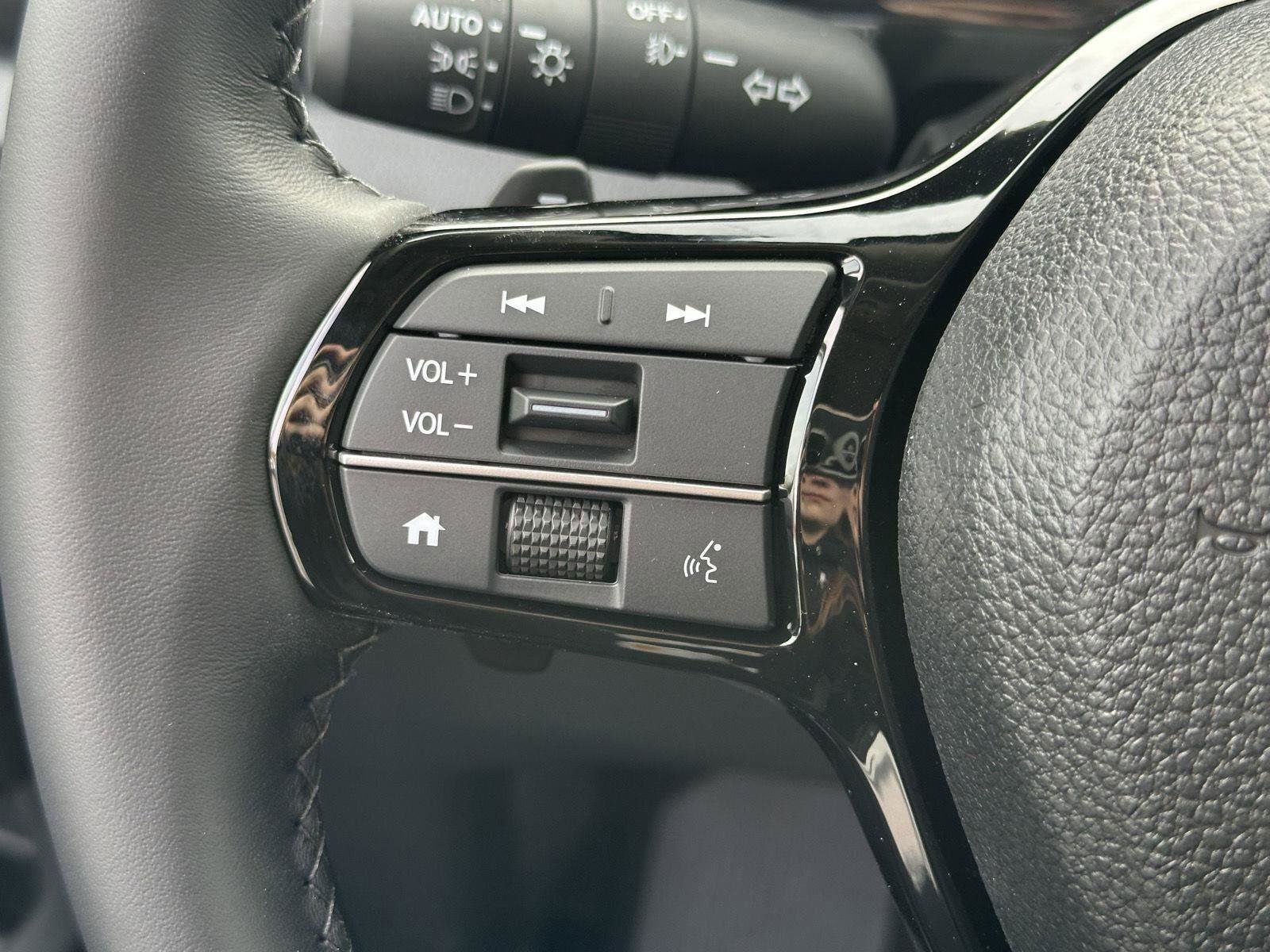 New 2025 Honda Pilot Touring image 15