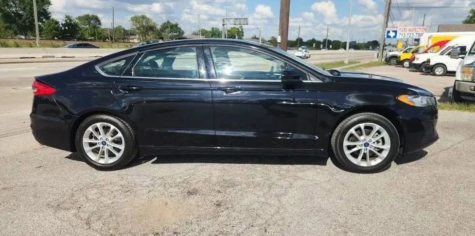 Used 2019 Ford Fusion SE image 3