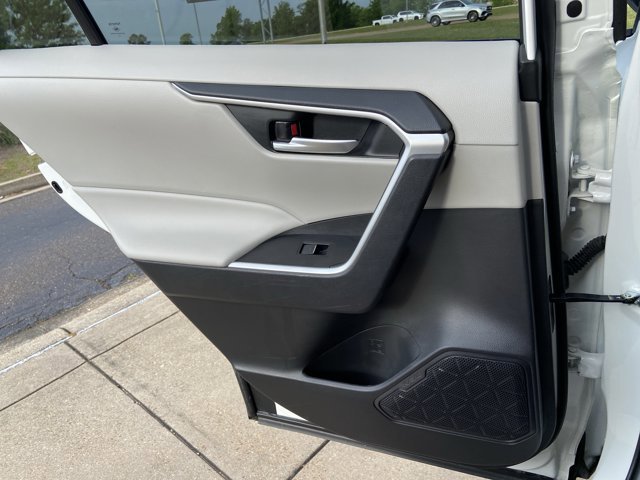Used 2025 Toyota RAV4 XLE FWD image 50