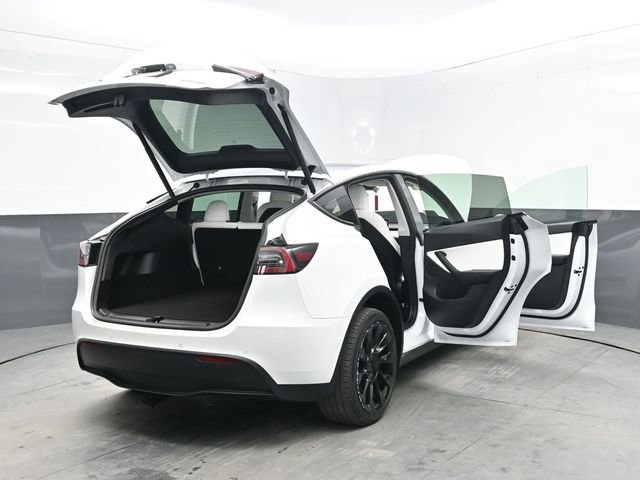 Used 2022 Tesla Model Y Long Range AWD/4WD image 49