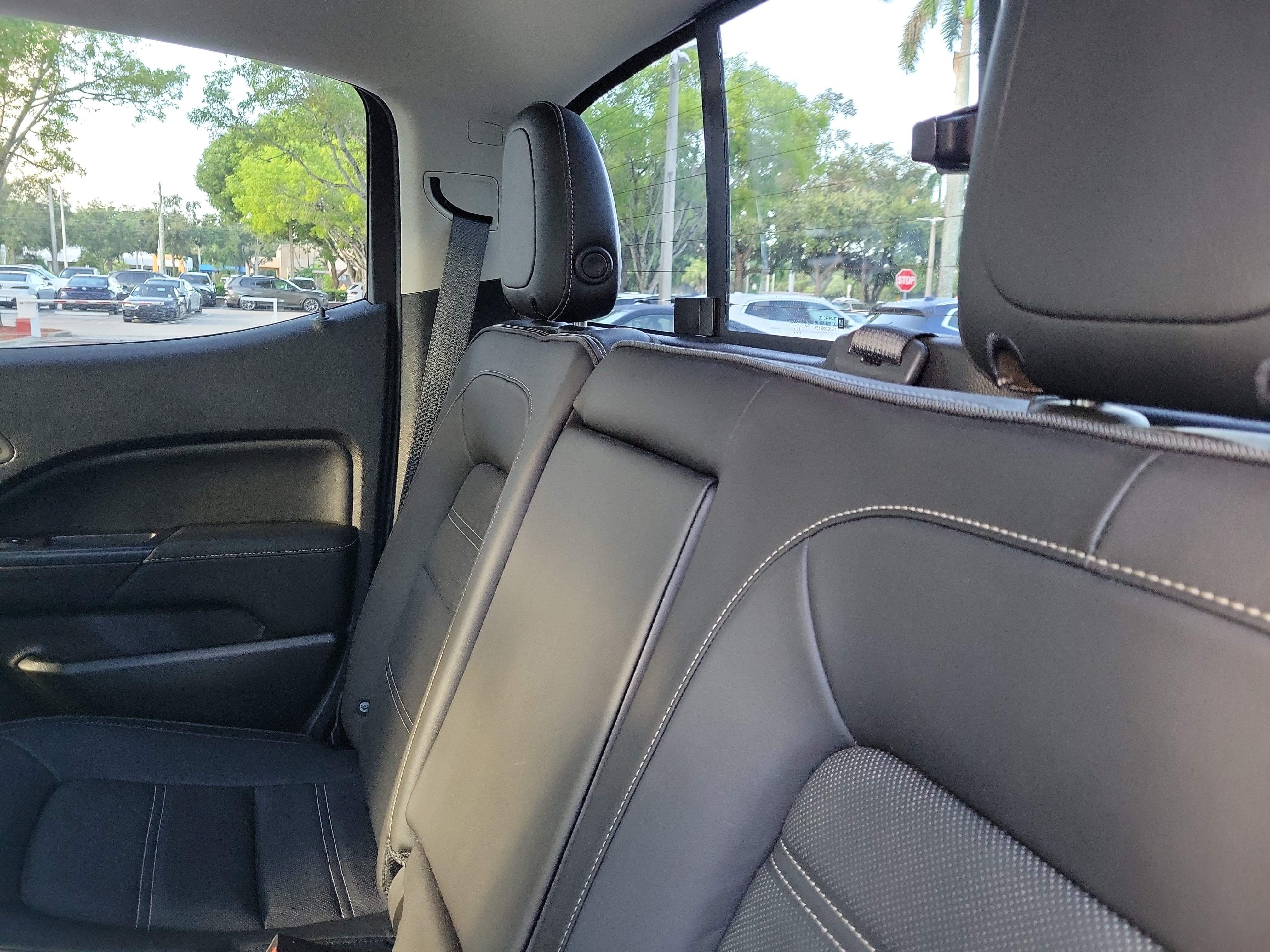 Used 2017 GMC Canyon Denali RWD image 9