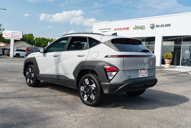 Used 2025 Hyundai Kona SEL AWD/4WD image 3