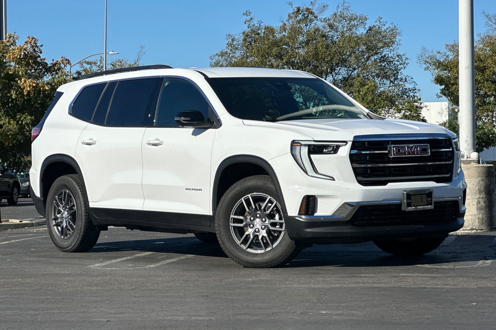 Used 2026 GMC Acadia Elevation FWD image 2