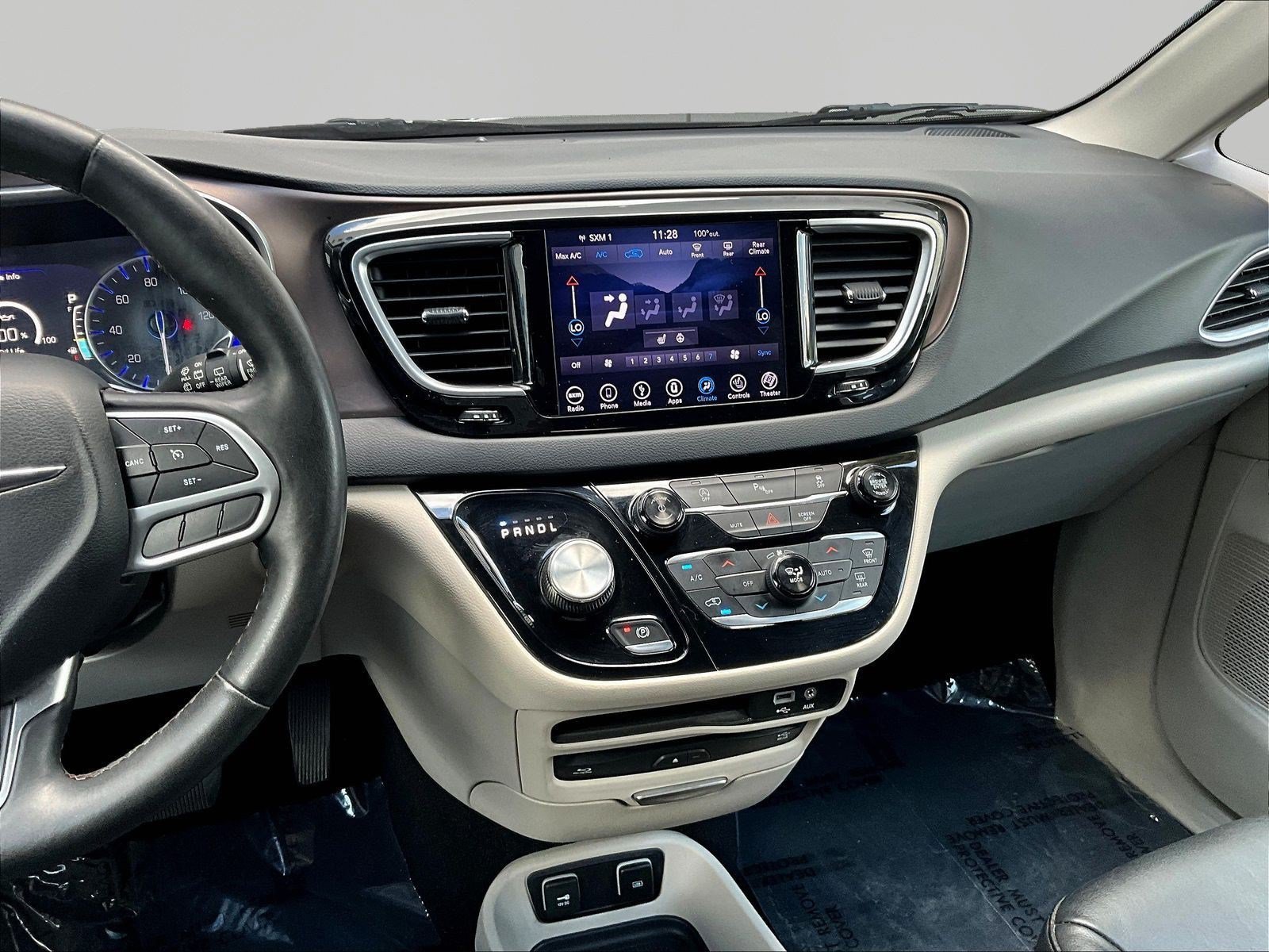Used 2018 Chrysler Pacifica Touring-L Plus FWD image 9
