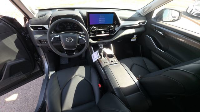 New 2026 Toyota Highlander Platinum AWD/4WD image 19