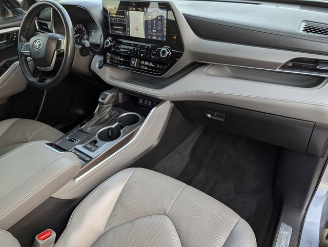 Used 2022 Toyota Highlander Limited image 35