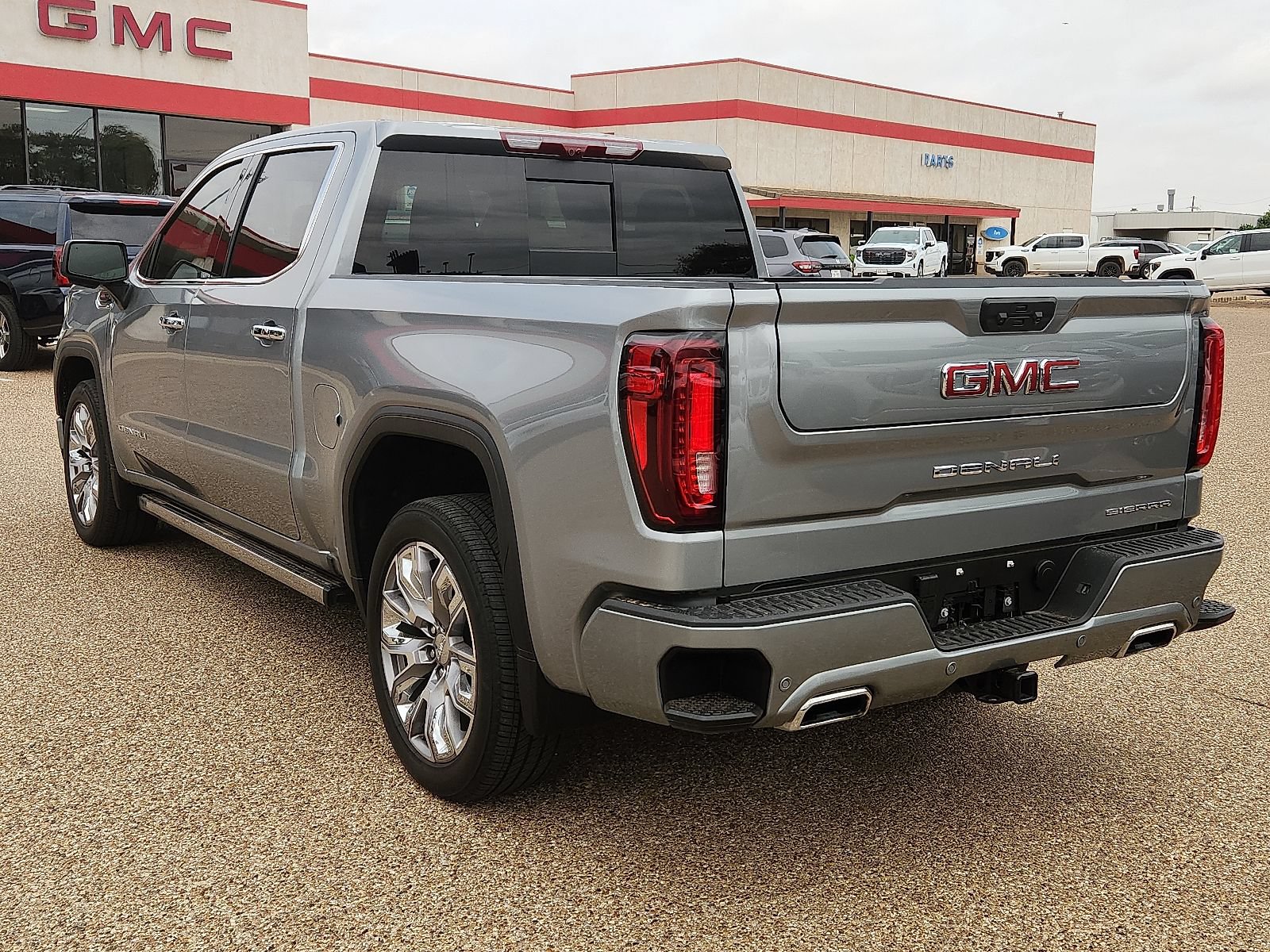 Used 2025 GMC Sierra 1500 Denali AWD/4WD image 3