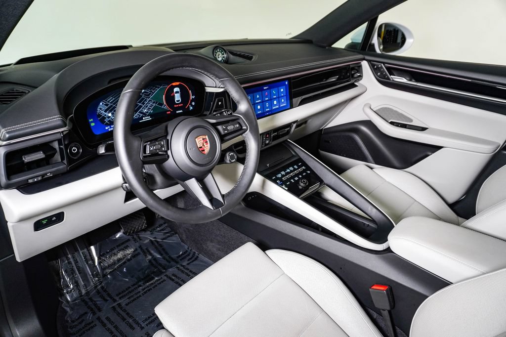 Certified 2025 Porsche Macan 4 Electric AWD/4WD image 4