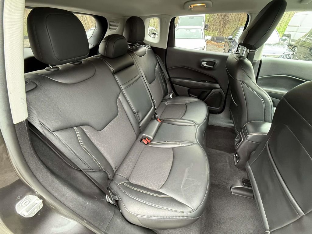 Used 2019 Jeep Compass Latitude image 10