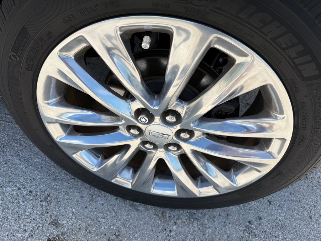 Used 2018 Cadillac XT5 Platinum w/ Driver Assist Package AWD/4WD image 1