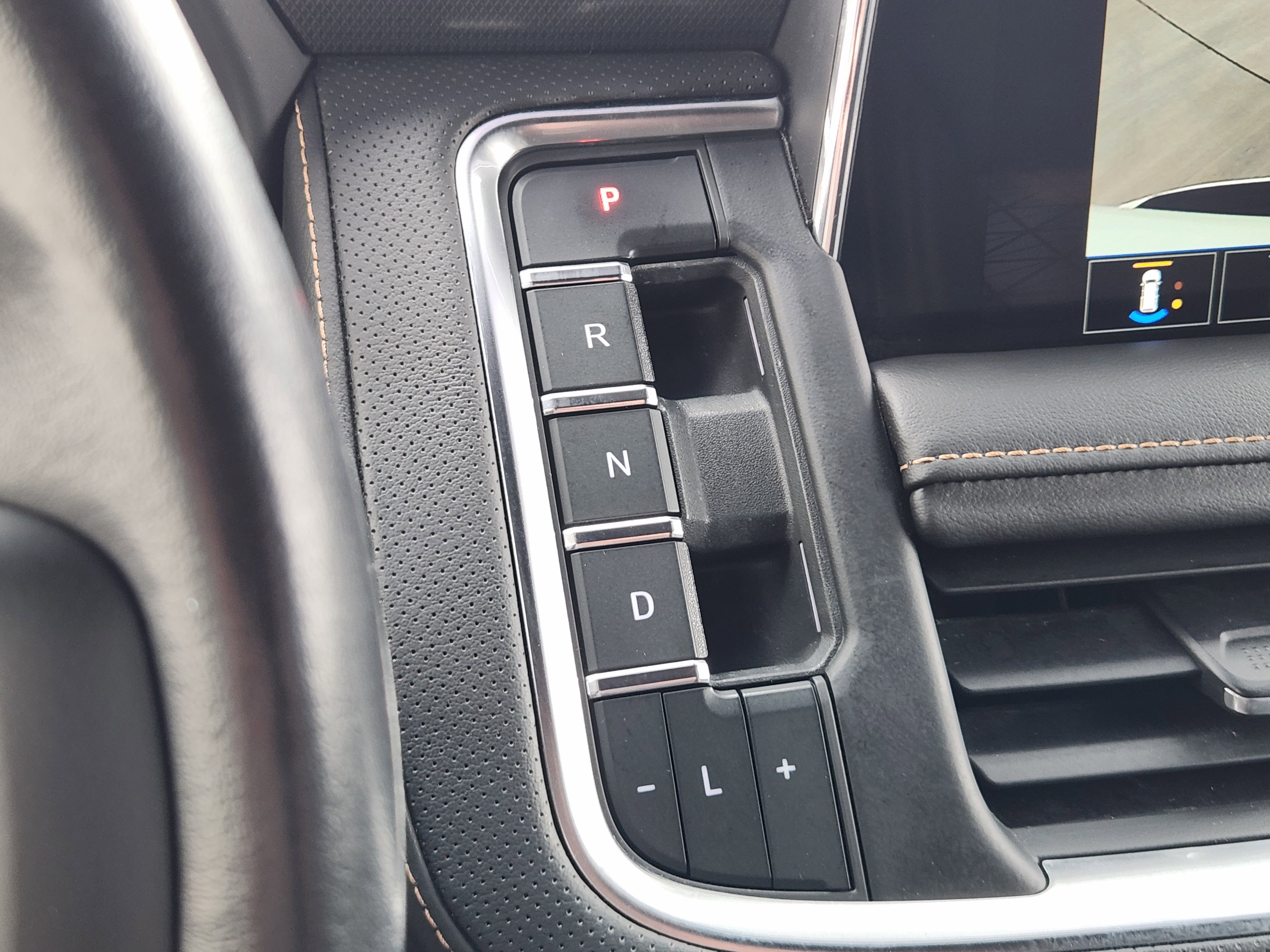 Used 2022 GMC Yukon AT4 w/ AT4 Premium Package image 18