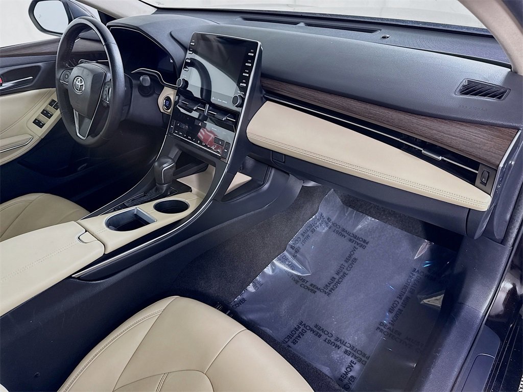 Certified 2020 Toyota Avalon XLE w/ Moonroof Package image 31