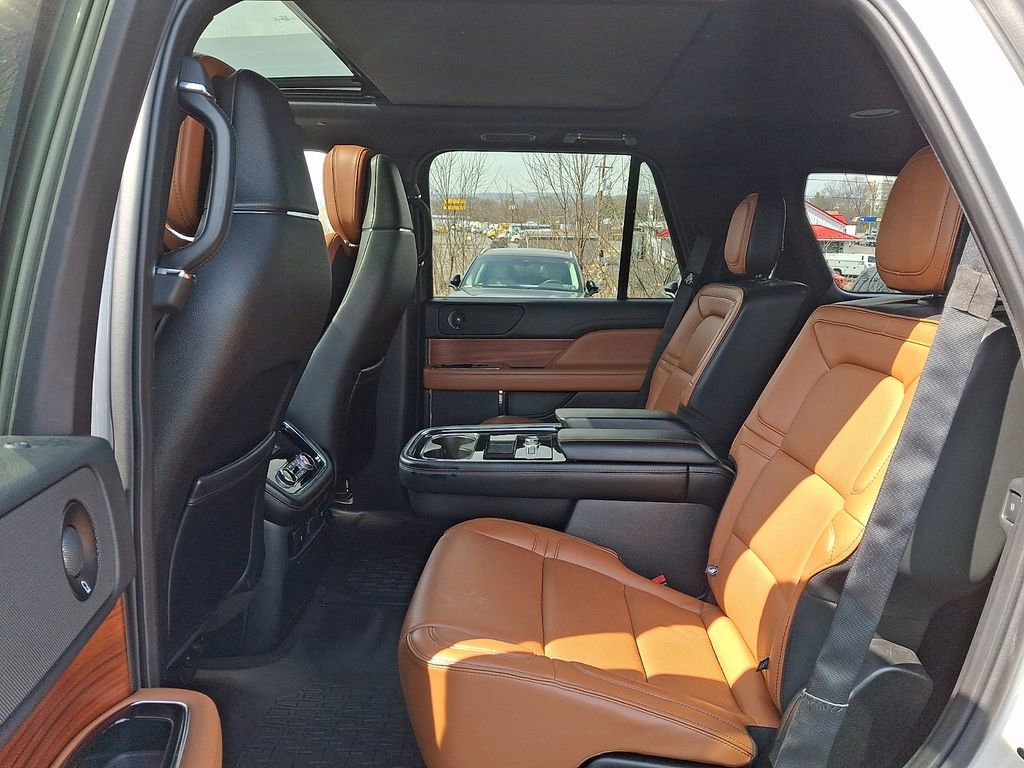 Used 2019 Lincoln Navigator Reserve image 11