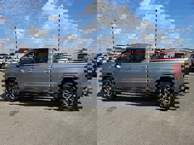 New 2026 GMC Sierra 1500 SLT image 2
