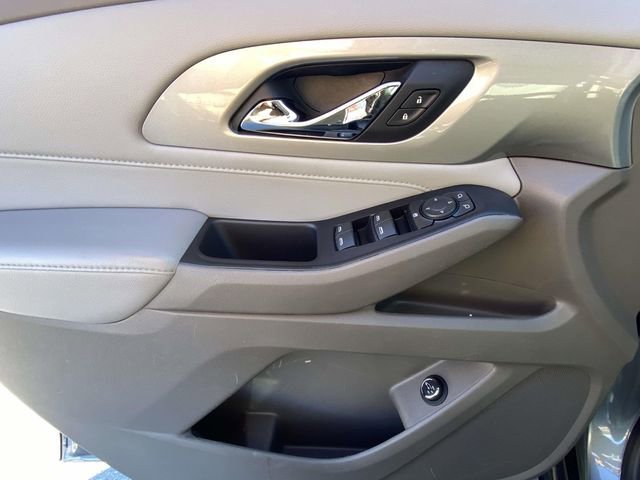 Used 2021 Chevrolet Traverse LT image 18