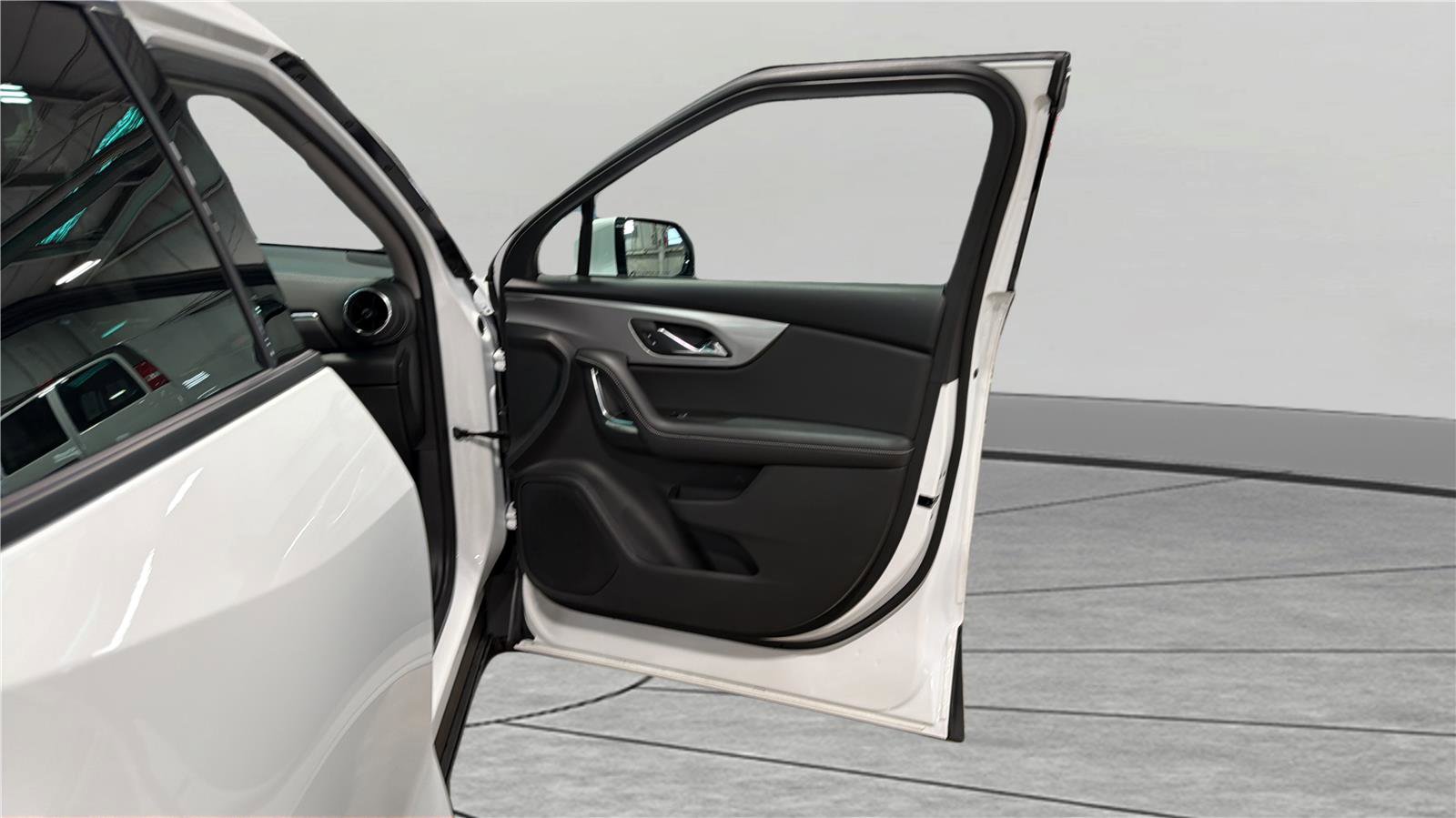 Used 2025 Chevrolet Blazer LT image 14