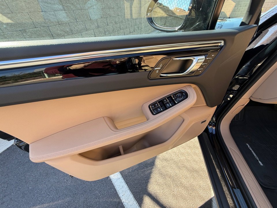 Certified 2025 Porsche Macan image 21