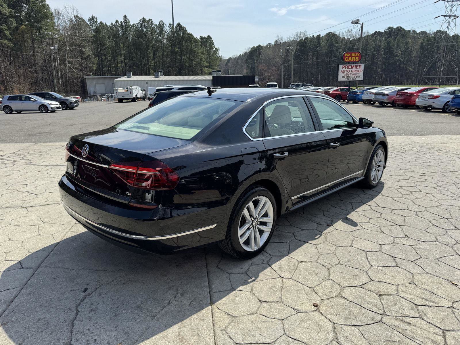 Used 2019 Volkswagen Jetta SE w/ Cold Weather Package image 14