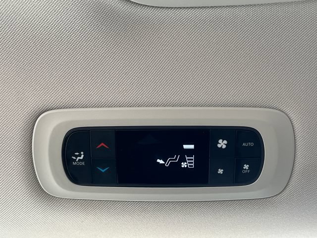 Used 2024 Chrysler Pacifica Touring-L AWD/4WD image 36