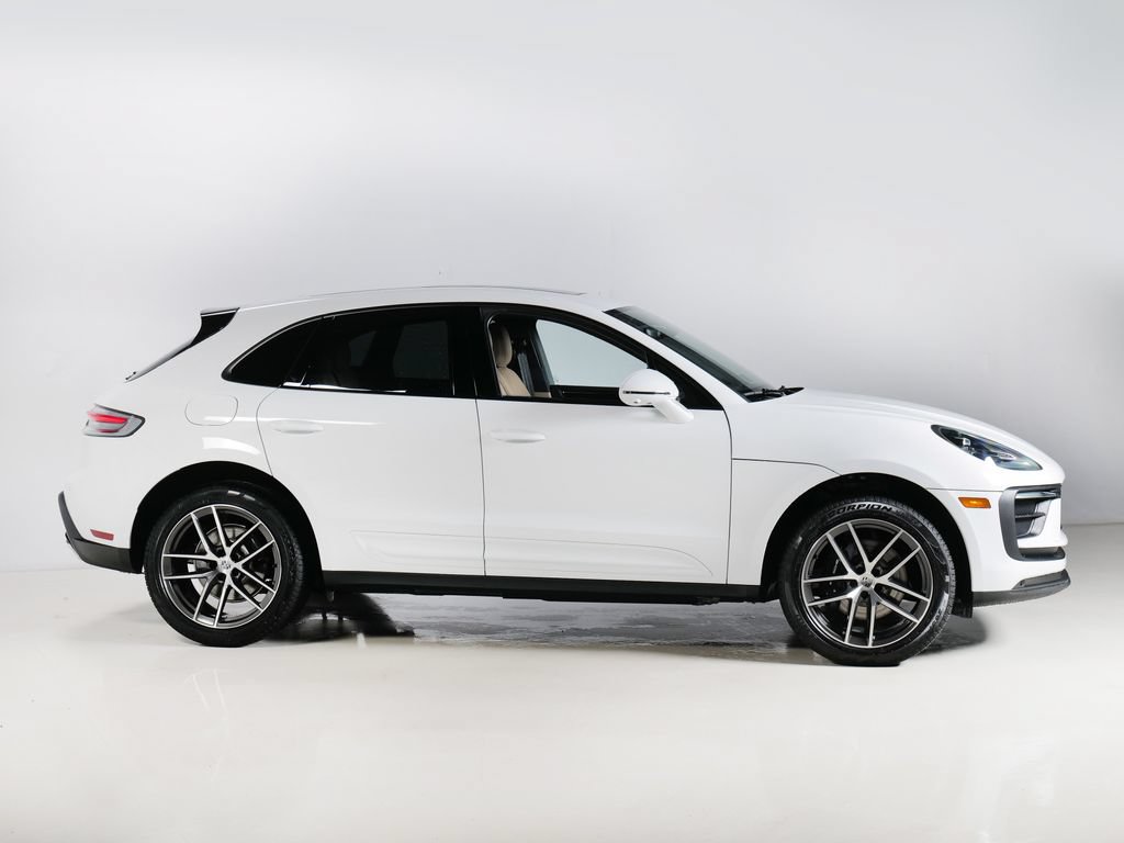 Certified 2026 Porsche Macan AWD/4WD image 17