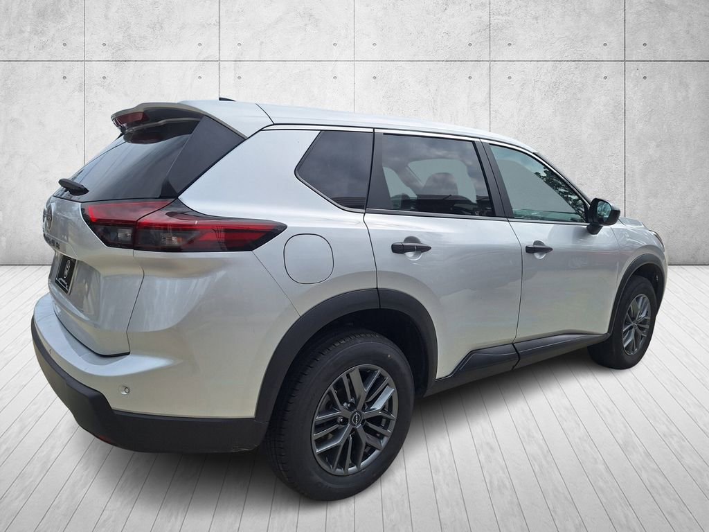 Used 2024 Nissan Rogue S image 5