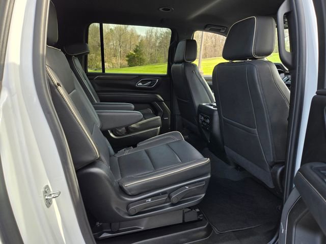 Used 2023 Chevrolet Suburban Premier image 16