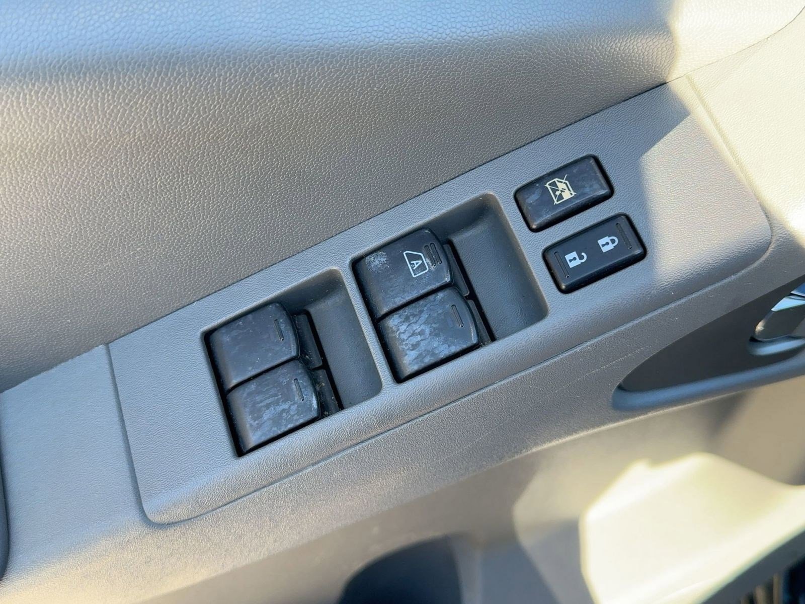 Used 2014 Nissan Frontier SV image 13