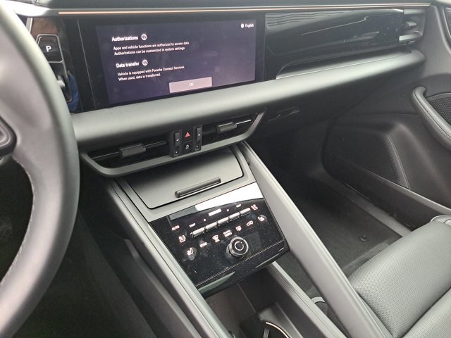 Used 2025 Porsche Macan 4 Electric AWD/4WD image 30