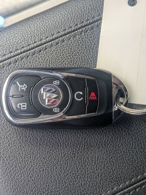 Used 2022 Buick Encore GX Select w/ Sport Touring Package image 32