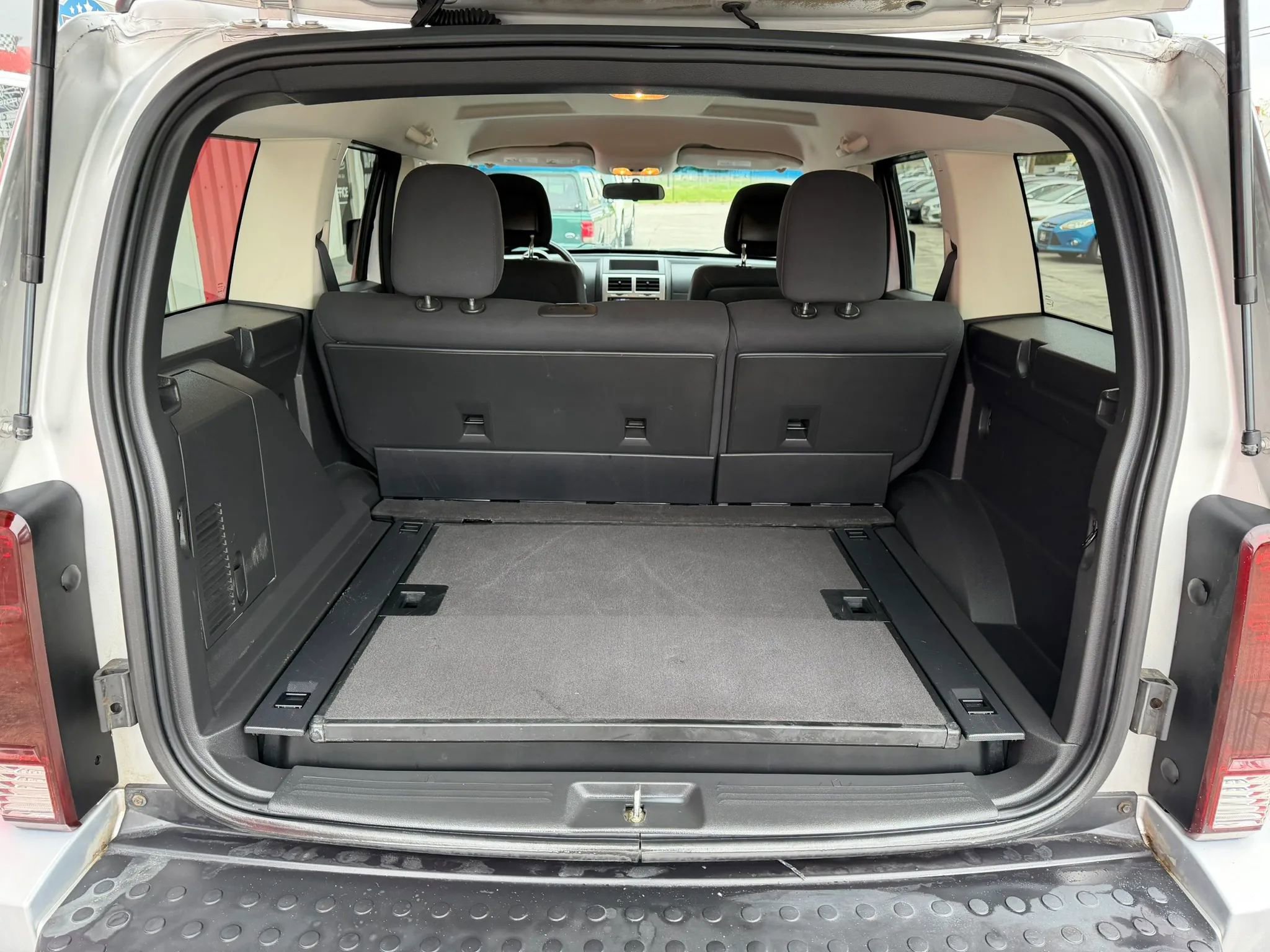 Used 2011 Dodge Nitro Heat w/ Popular Equipment Group AWD/4WD image 8