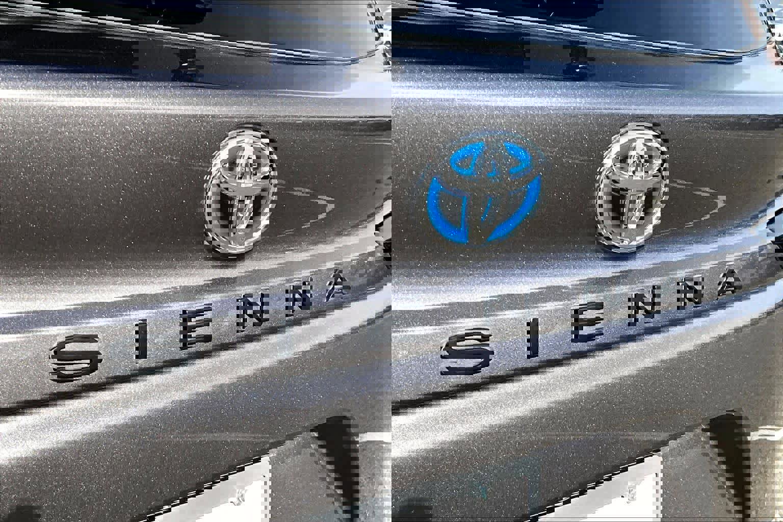 Certified 2024 Toyota Sienna LE image 30