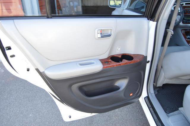 Used 2004 Toyota Highlander Limited image 61