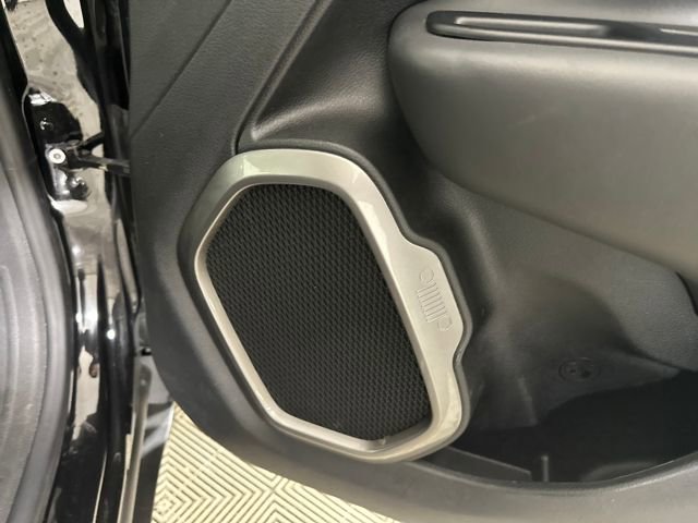 Used 2023 Jeep Renegade Limited image 29